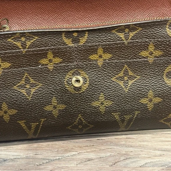 Louis Vuitton Monogram Sarah Wallet - Picture 7 of 12